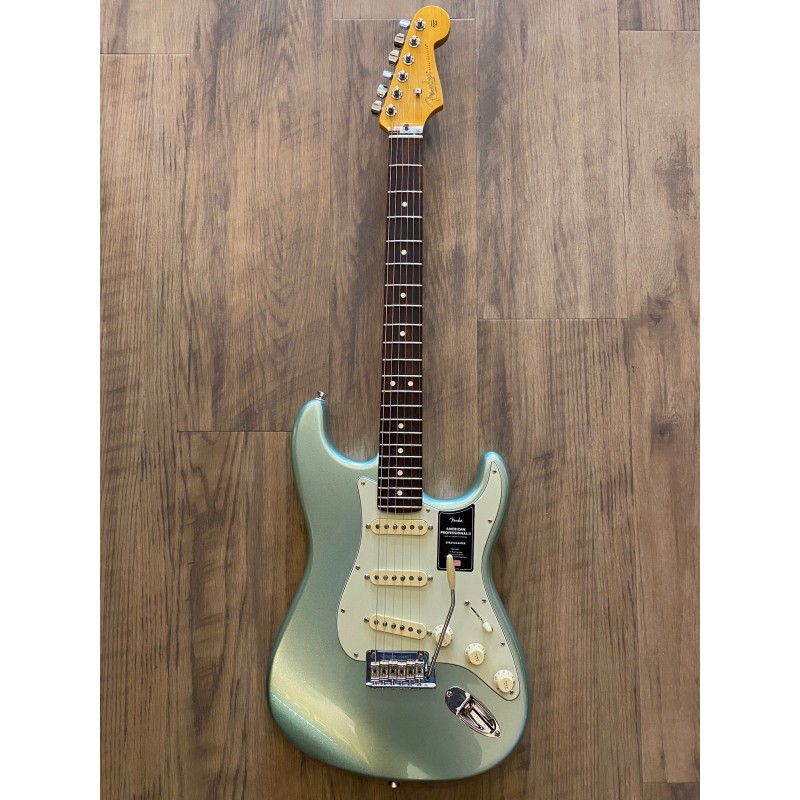 Fender American Professional II Stratocaster®, Rosewood Fingerboard, Mystic Surf Green