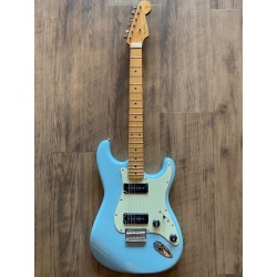 Noventa Stratocaster®, touche en érable, bleu Daphne